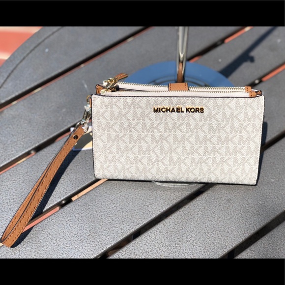 Michael Kors Jet Set Double Zip Phone Wristlet - Picture 4 of 8